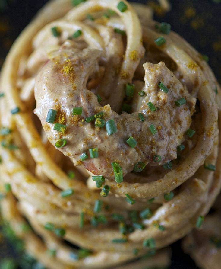 Bucatini in pink sauce and curried brown shrimps