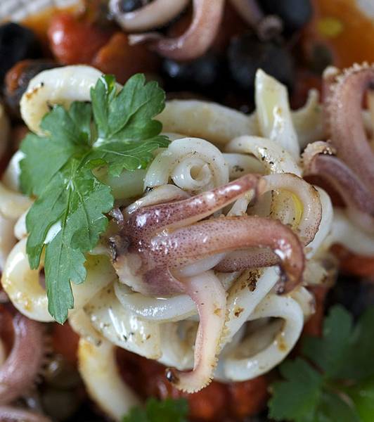 Seared squids à la puttanesca