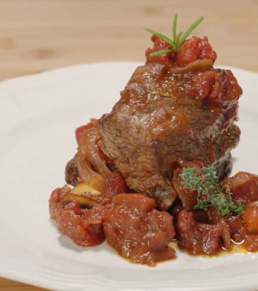 Braised beef ribs with tomato