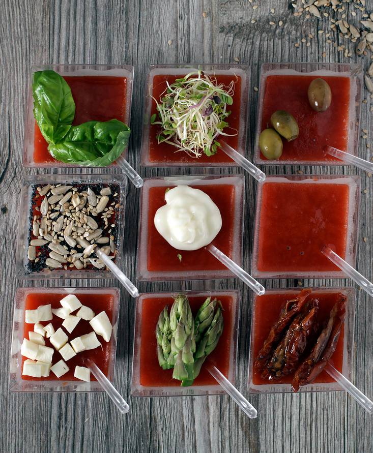 Finger food with tomato Cream