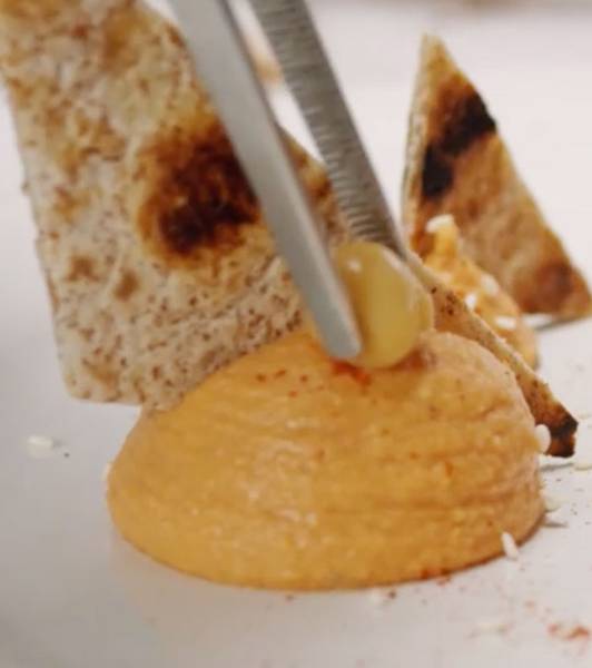 Chickpea hummus with tomato