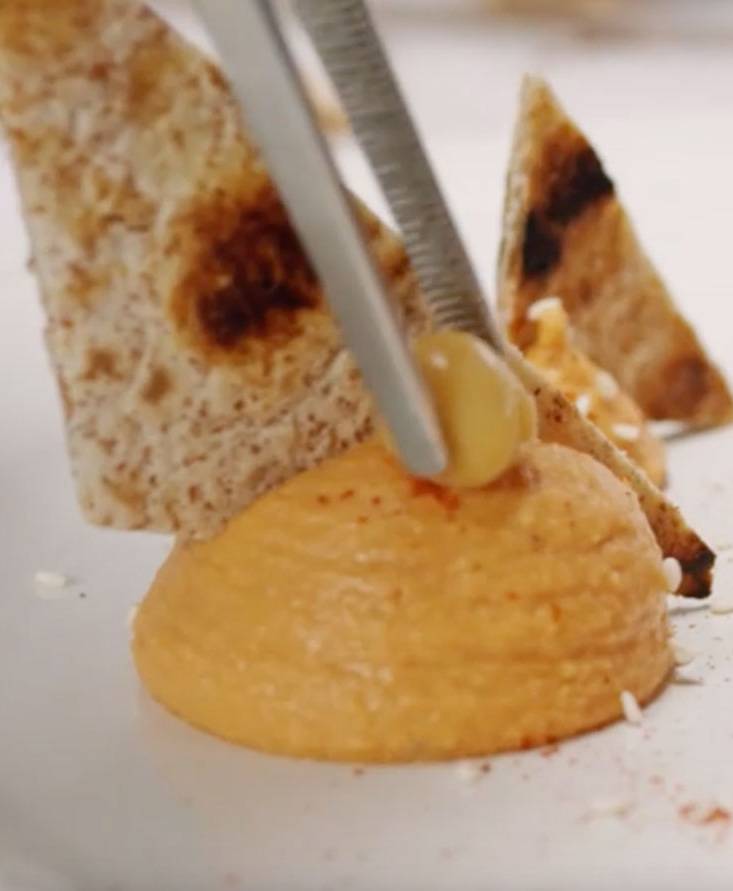 Chickpea hummus with tomato